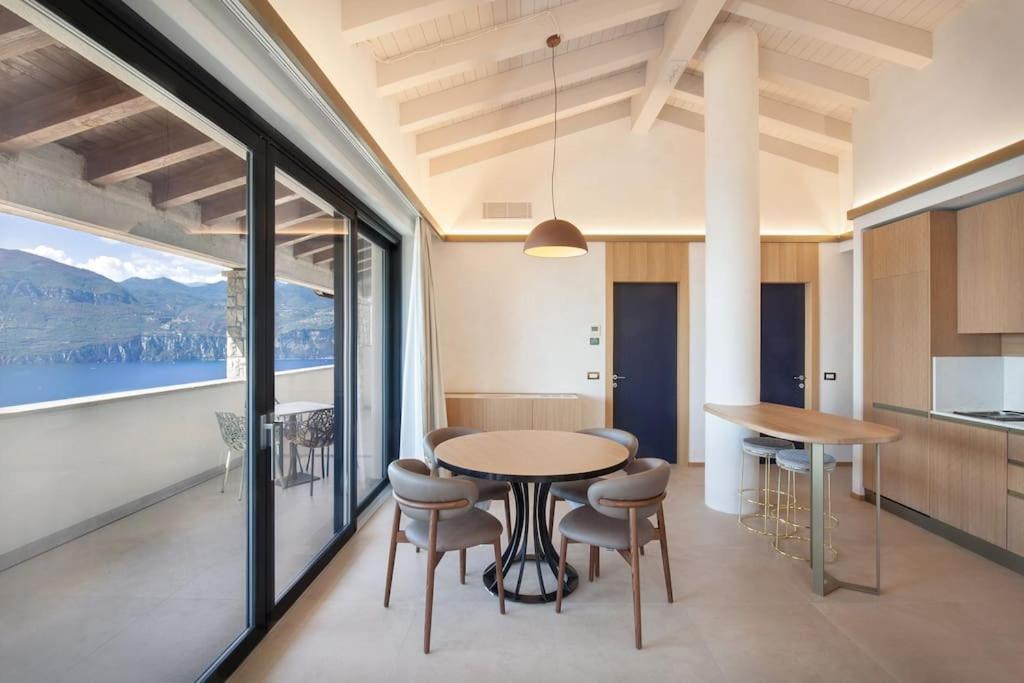 Villa Divina - Apt Divina Con Piscina E Vista Lago Castelletto Di Brenzone Exterior foto